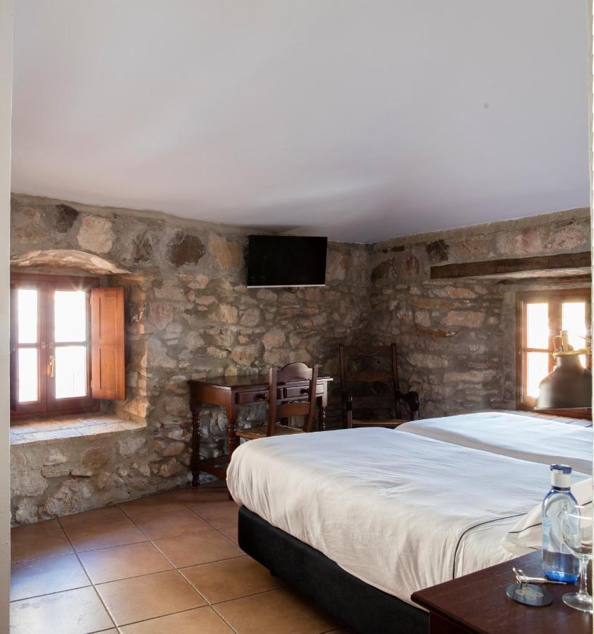 Tugasa Hotel Y Casas Rurales La Posada Villaluenga Del Rosario Eksteriør billede
