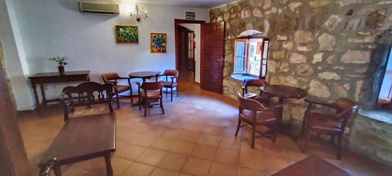Tugasa Hotel Y Casas Rurales La Posada Villaluenga Del Rosario Eksteriør billede