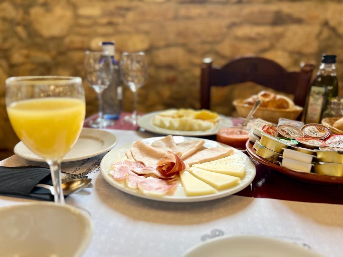 Tugasa Hotel Y Casas Rurales La Posada Villaluenga Del Rosario Eksteriør billede