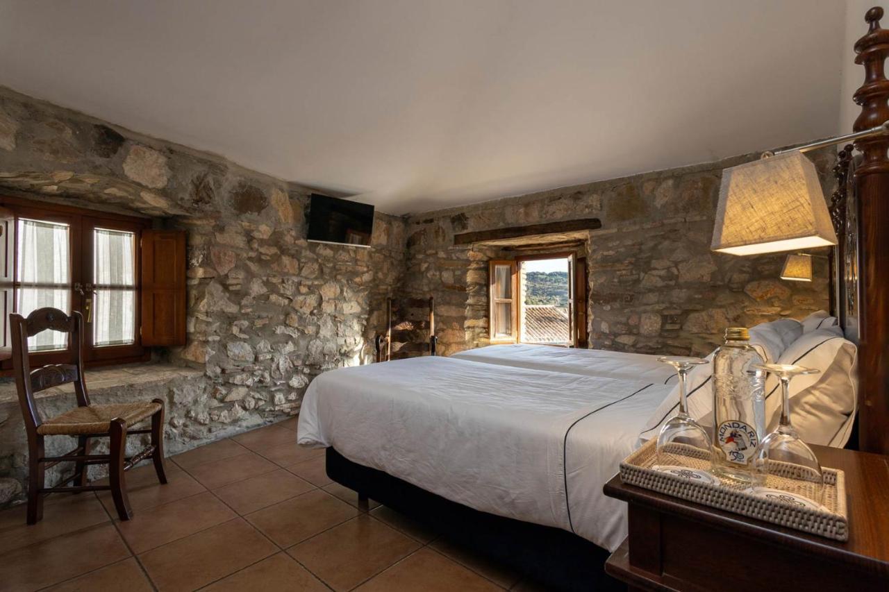Tugasa Hotel Y Apartamentos Rurales La Posada Villaluenga Del Rosario Eksteriør billede