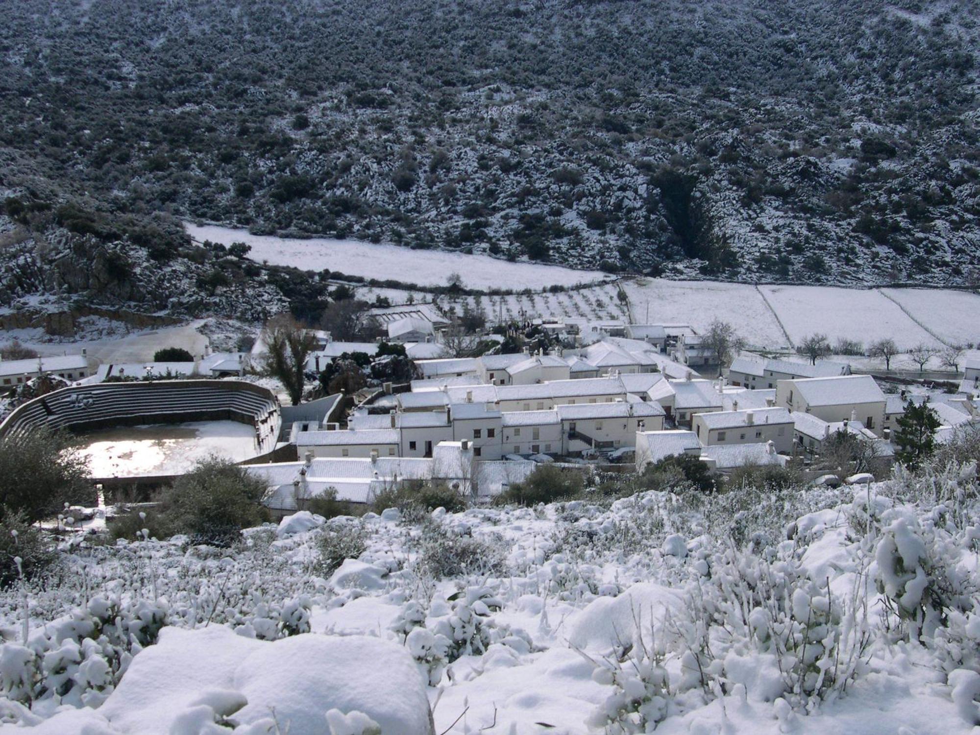 Tugasa Hotel Y Casas Rurales La Posada Villaluenga Del Rosario Eksteriør billede