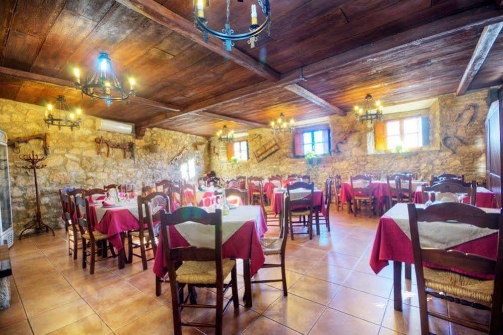 Tugasa Hotel Y Apartamentos Rurales La Posada Villaluenga Del Rosario Eksteriør billede