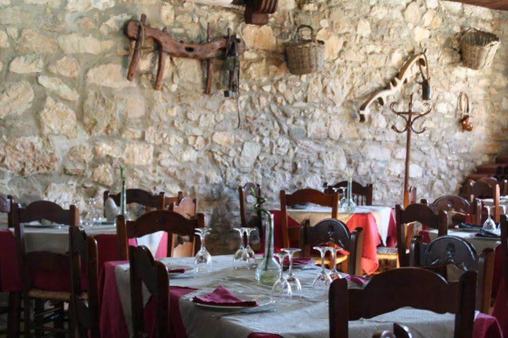 Tugasa Hotel Y Casas Rurales La Posada Villaluenga Del Rosario Eksteriør billede