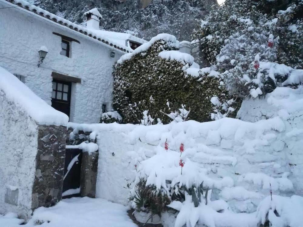 Tugasa Hotel Y Apartamentos Rurales La Posada Villaluenga Del Rosario Eksteriør billede